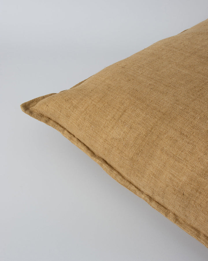 Arcadia Cushion Raw texture is celebrated in stunning natural tones. Handwoven in 100% linen, the Arcadia features a 1cm flange edge, enhancing strength and durability while creating an easy and contemporary aesthetic. The natural charcoal tone and lumbar