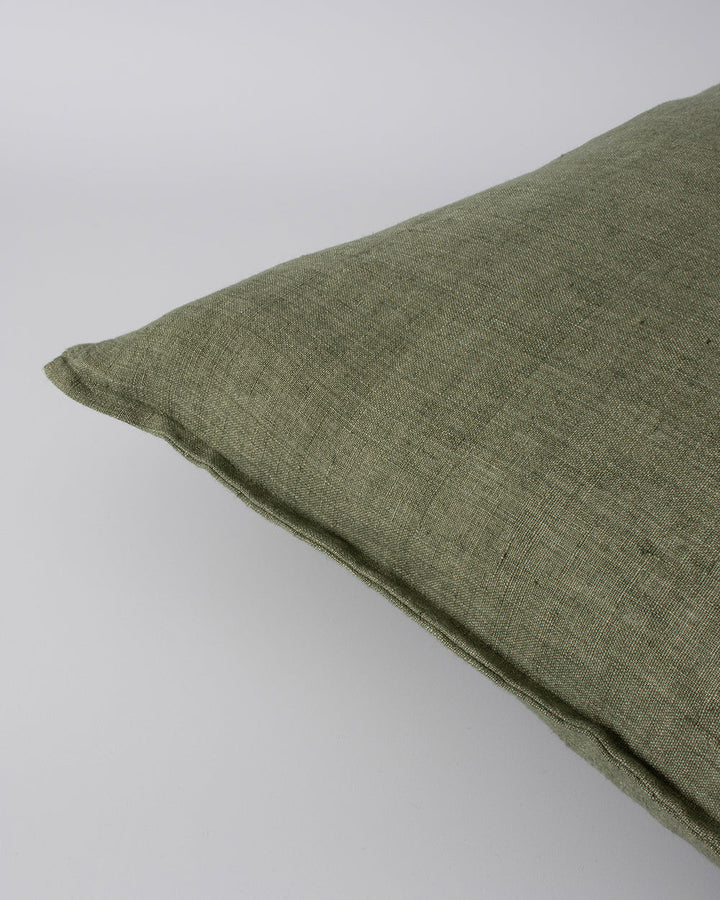 Arcadia Cushion Raw texture is celebrated in stunning natural tones. Handwoven in 100% linen, the Arcadia features a 1cm flange edge, enhancing strength and durability while creating an easy and contemporary aesthetic. The natural charcoal tone and lumbar