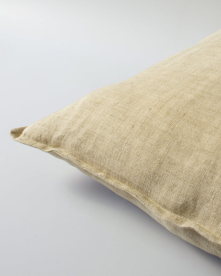 Arcadia Cushion Raw texture is celebrated in stunning natural tones. Handwoven in 100% linen, the Arcadia features a 1cm flange edge, enhancing strength and durability while creating an easy and contemporary aesthetic. The natural charcoal tone and lumbar