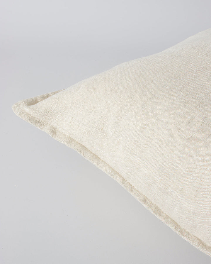 Cassia Cushion Handwoven from medium-weight linen fibres, our Cassia collection exemplifies timeless, contemporary style. Featuring a 1cm flange edge, the refined charcoal tone and gentle surface texture makes this piece perfect for styling pared-back, th