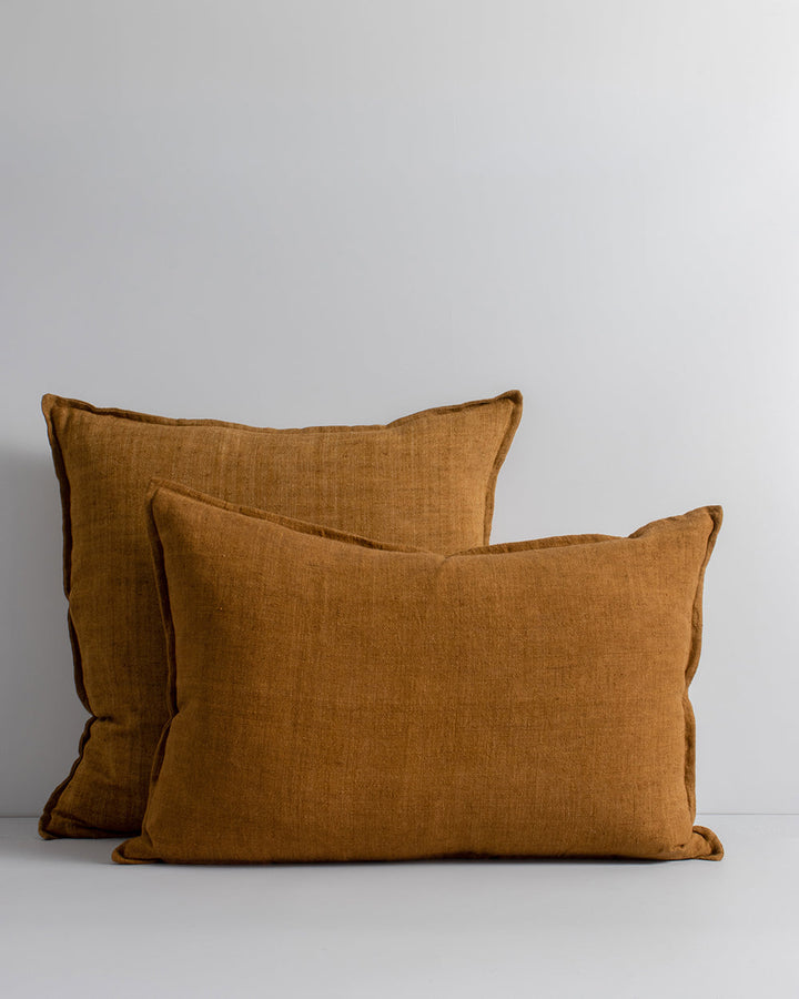 Arcadia Cushion Raw texture is celebrated in stunning natural tones. Handwoven in 100% linen, the Arcadia features a 1cm flange edge, enhancing strength and durability while creating an easy and contemporary aesthetic. The natural charcoal tone and lumbar