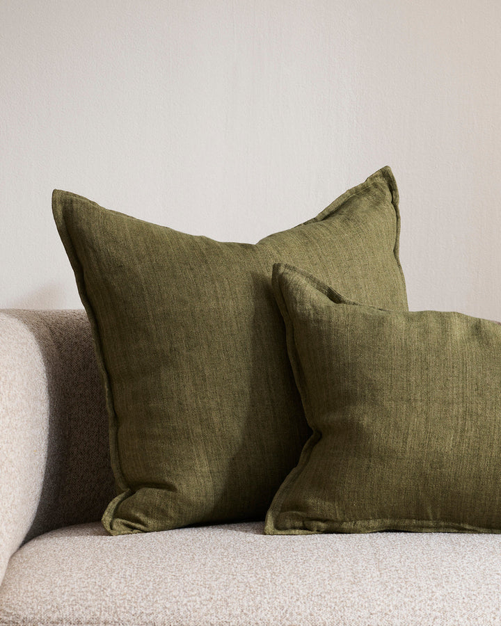 Cassia Cushion Handwoven from medium-weight linen fibres, our Cassia collection exemplifies timeless, contemporary style. Featuring a 1cm flange edge, the refined charcoal tone and gentle surface texture makes this piece perfect for styling pared-back, th