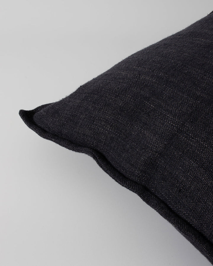 Flaxmill Cushion Enduringly beautiful, the heavy-weight weave of the Flaxmill celebrates the natural texture of raw linen fibres. Featuring a 1cm flange edge, the warm nude tone accentuates its textural qualities and brings an organic, contemporary feel t