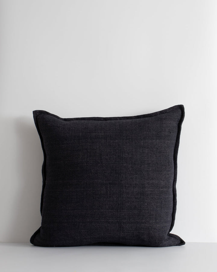 Flaxmill Cushion Enduringly beautiful, the heavy-weight weave of the Flaxmill celebrates the natural texture of raw linen fibres. Featuring a 1cm flange edge, the warm nude tone accentuates its textural qualities and brings an organic, contemporary feel t