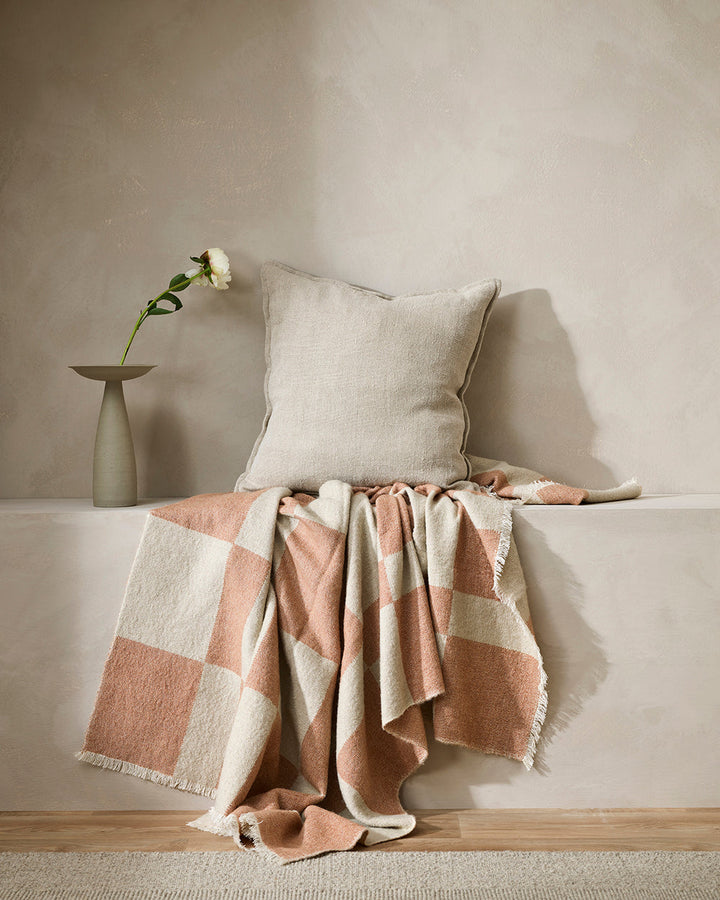 Flaxmill Cushion Enduringly beautiful, the heavy-weight weave of the Flaxmill celebrates the natural texture of raw linen fibres. Featuring a 1cm flange edge, the warm nude tone accentuates its textural qualities and brings an organic, contemporary feel t