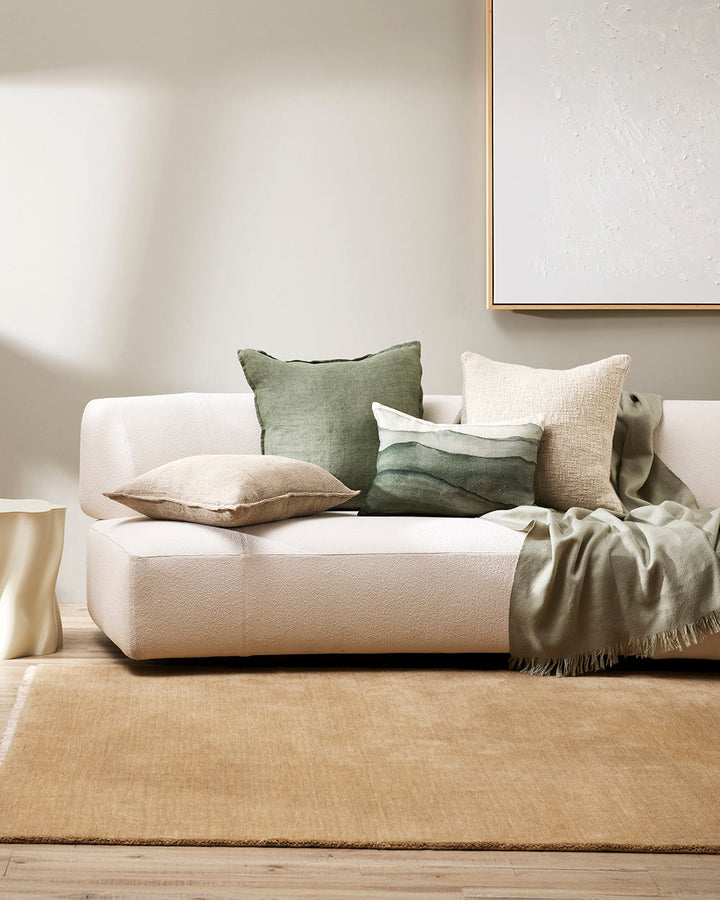 Flaxmill Cushion Enduringly beautiful, the heavy-weight weave of the Flaxmill celebrates the natural texture of raw linen fibres. Featuring a 1cm flange edge, the warm nude tone accentuates its textural qualities and brings an organic, contemporary feel t