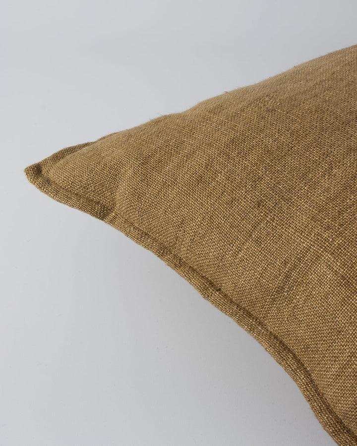 Flaxmill Cushion Enduringly beautiful, the heavy-weight weave of the Flaxmill celebrates the natural texture of raw linen fibres. Featuring a 1cm flange edge, the warm nude tone accentuates its textural qualities and brings an organic, contemporary feel t