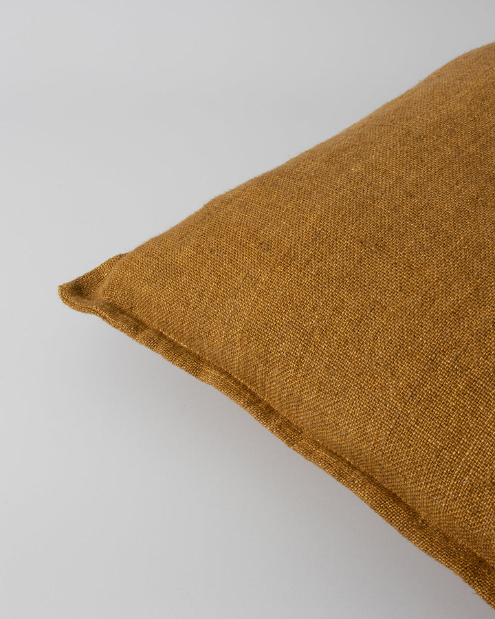 Flaxmill Cushion Enduringly beautiful, the heavy-weight weave of the Flaxmill celebrates the natural texture of raw linen fibres. Featuring a 1cm flange edge, the warm nude tone accentuates its textural qualities and brings an organic, contemporary feel t