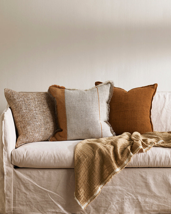 Flaxmill Cushion Enduringly beautiful, the heavy-weight weave of the Flaxmill celebrates the natural texture of raw linen fibres. Featuring a 1cm flange edge, the warm nude tone accentuates its textural qualities and brings an organic, contemporary feel t