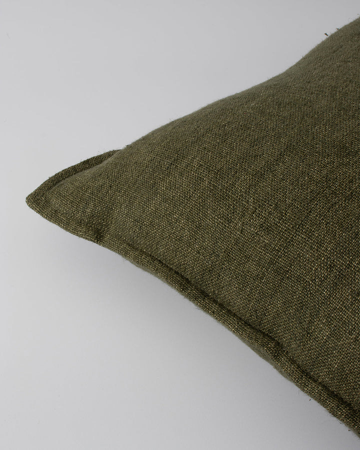 Flaxmill Cushion Enduringly beautiful, the heavy-weight weave of the Flaxmill celebrates the natural texture of raw linen fibres. Featuring a 1cm flange edge, the warm nude tone accentuates its textural qualities and brings an organic, contemporary feel t