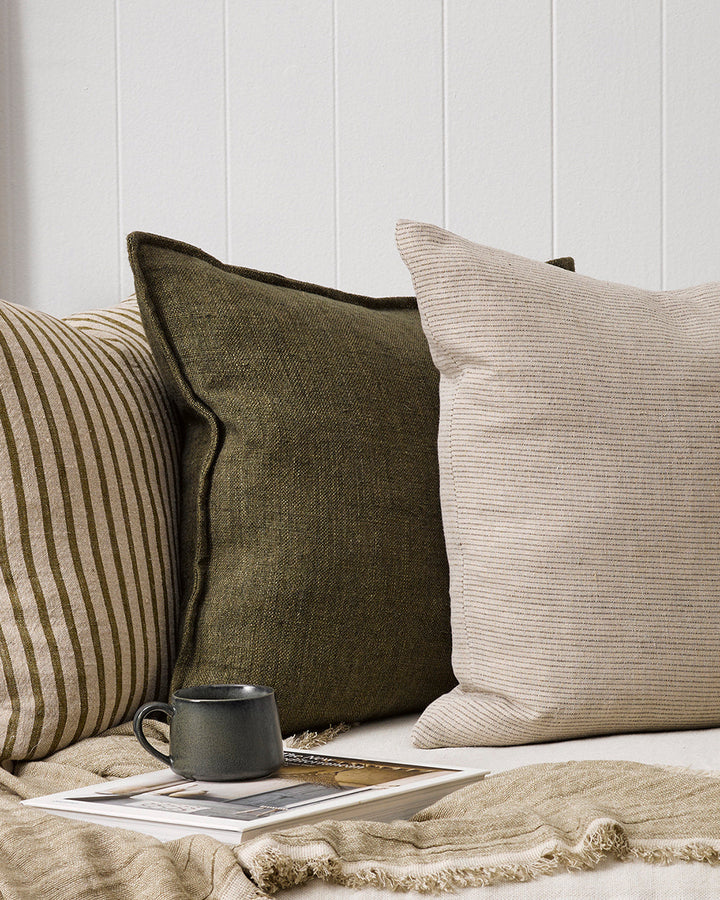 Flaxmill Cushion Enduringly beautiful, the heavy-weight weave of the Flaxmill celebrates the natural texture of raw linen fibres. Featuring a 1cm flange edge, the warm nude tone accentuates its textural qualities and brings an organic, contemporary feel t