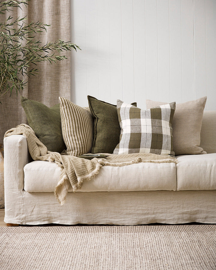 Flaxmill Cushion Enduringly beautiful, the heavy-weight weave of the Flaxmill celebrates the natural texture of raw linen fibres. Featuring a 1cm flange edge, the warm nude tone accentuates its textural qualities and brings an organic, contemporary feel t