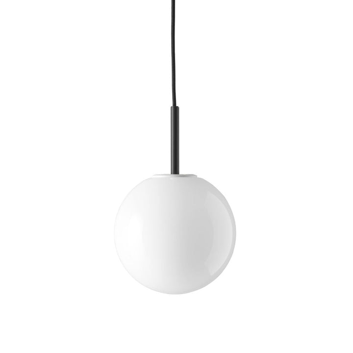 Audo CPH TR Bulb Pendant - Black by Audo Copenhagen - The TR Bulb offers an innovative lighting solution for contemporary urban lifestyles, reflecting the growing trend of mobile living as people move between cities and countries for work and new experien
