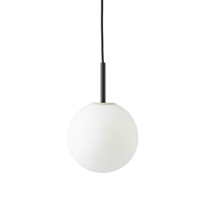 Audo CPH TR Bulb Pendant - Black by Audo Copenhagen - The TR Bulb offers an innovative lighting solution for contemporary urban lifestyles, reflecting the growing trend of mobile living as people move between cities and countries for work and new experien