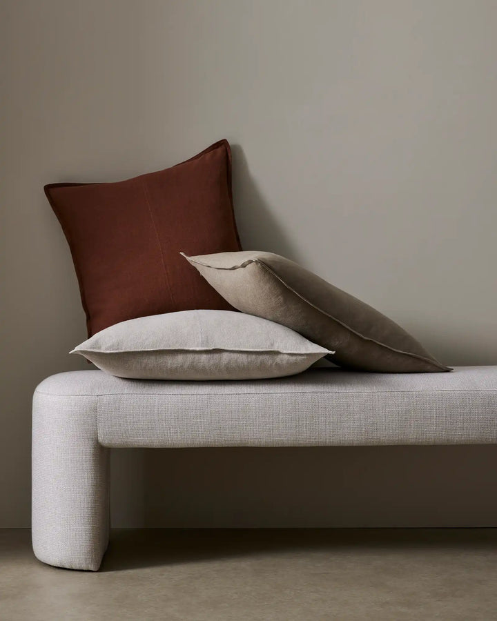 Como Tobacco Crafted from the highest quality European Linen sourced from France and Italy, our Como range is stonewashed for a luxuriously soft, vintage-feel.Como Tobacco is a refreshing, rich brown that will hold its own with plains and patterns.This pr