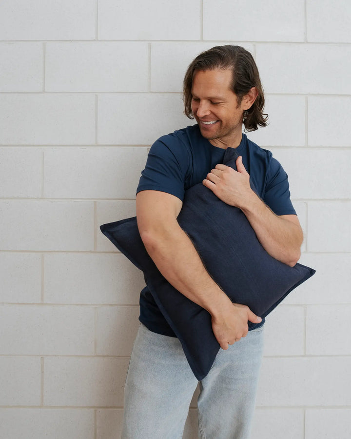Como Ocean Premium Linen Cushion - Stylish Design Discover the Como Ocean cushion in deep navy blue, featuring quality European linen with double stitch edges for a sophisticated look.