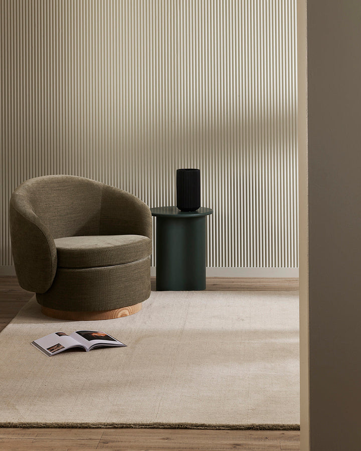 Sandringham Floor Rug Create a sophisticated sanctuary with the dense, sumptuous pile of the Sandringham. Soft and supportive underfoot, this floor rug is handknotted from 100% wool, featuring a cut pile and delicate fringing at both ends. The neutral fog