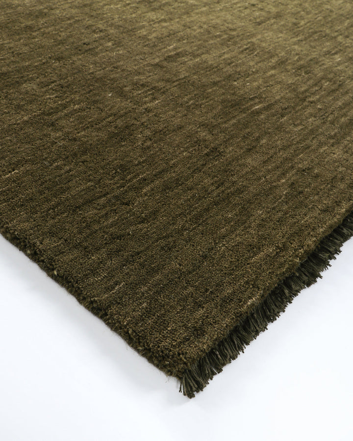 Sandringham Floor Rug Create a sophisticated sanctuary with the dense, sumptuous pile of the Sandringham. Soft and supportive underfoot, this floor rug is handknotted from 100% wool, featuring a cut pile and delicate fringing at both ends. The neutral fog