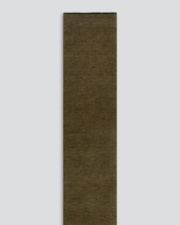 Sandringham Moss Floor Runner Handcrafted from 100% wool, this warm-toned Sandringham runner is both functional and beautiful, offering an unparalleled softness underfoot, while imbuing your hallway with tone and personality. Baya