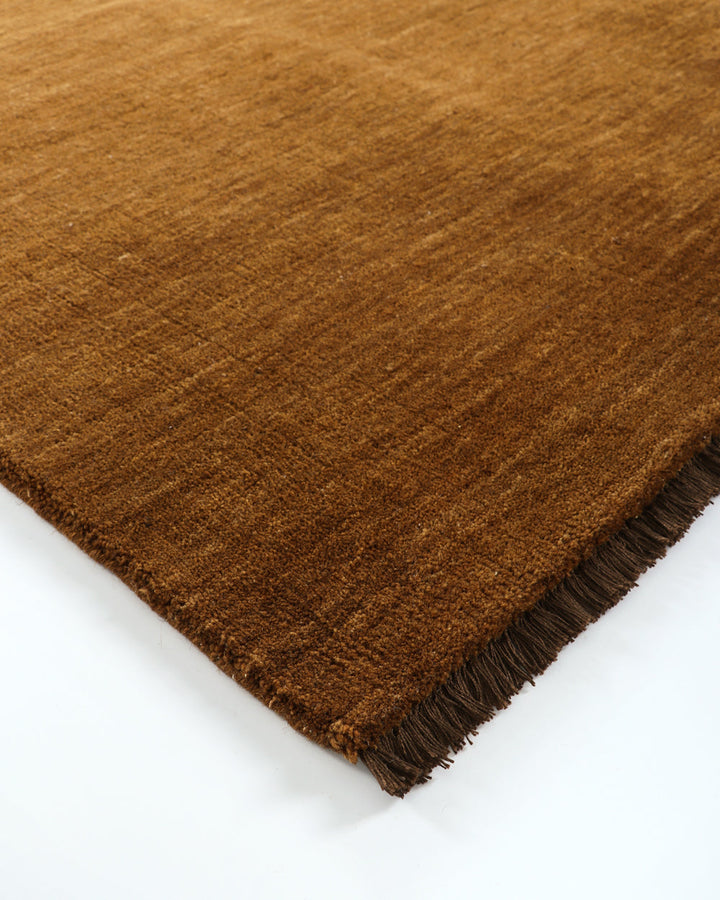 Sandringham Pecan Floor Runner Handcrafted from 100% wool, this warm-toned Sandringham runner is both functional and beautiful, offering an unparalleled softness underfoot, while imbuing your hallway with tone and personality. Baya