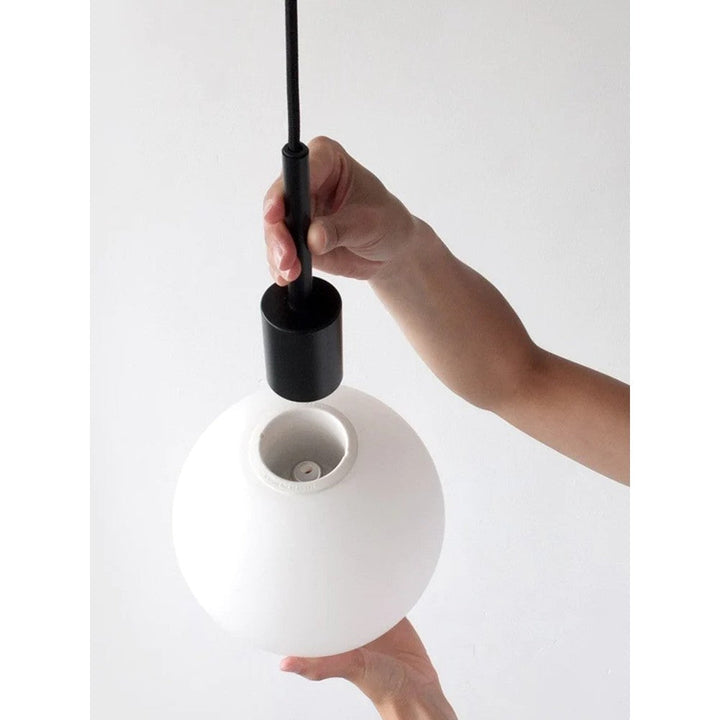 Audo CPH TR Bulb Pendant - Black by Audo Copenhagen - The TR Bulb offers an innovative lighting solution for contemporary urban lifestyles, reflecting the growing trend of mobile living as people move between cities and countries for work and new experien