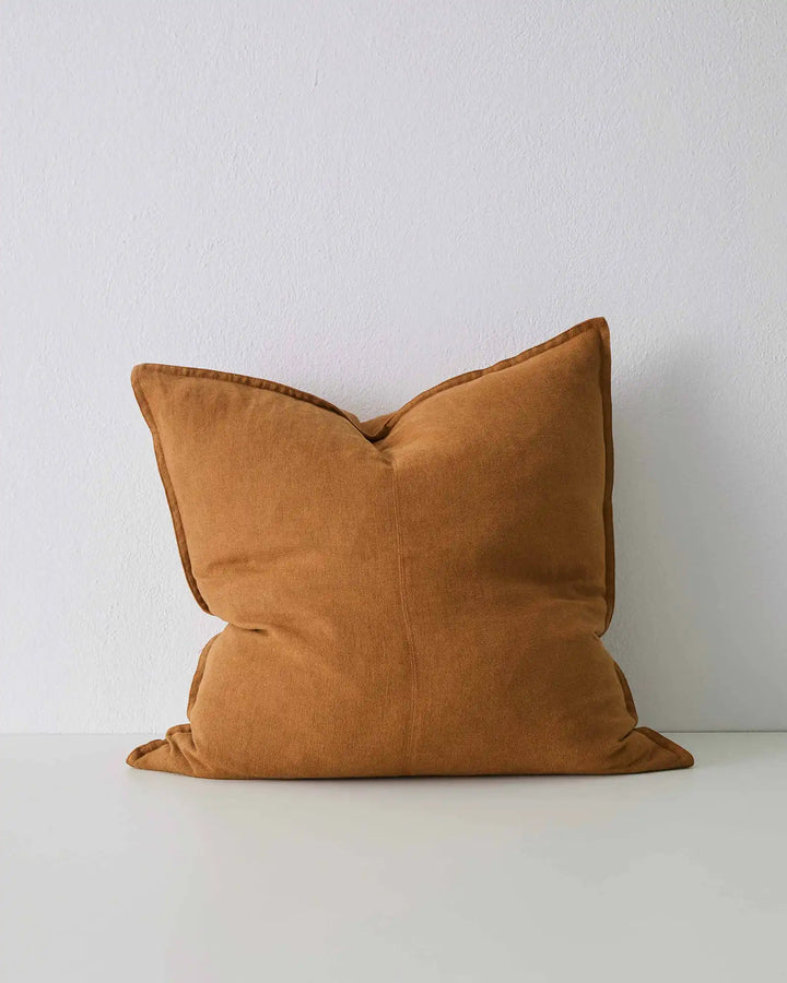 Como Spice Cushion - Premium Linen for Cozy Spaces Add warmth to your home with Como Spice, a premium stonewashed linen cushion in a burnt orange tone. Perfect for an autumnal touch!