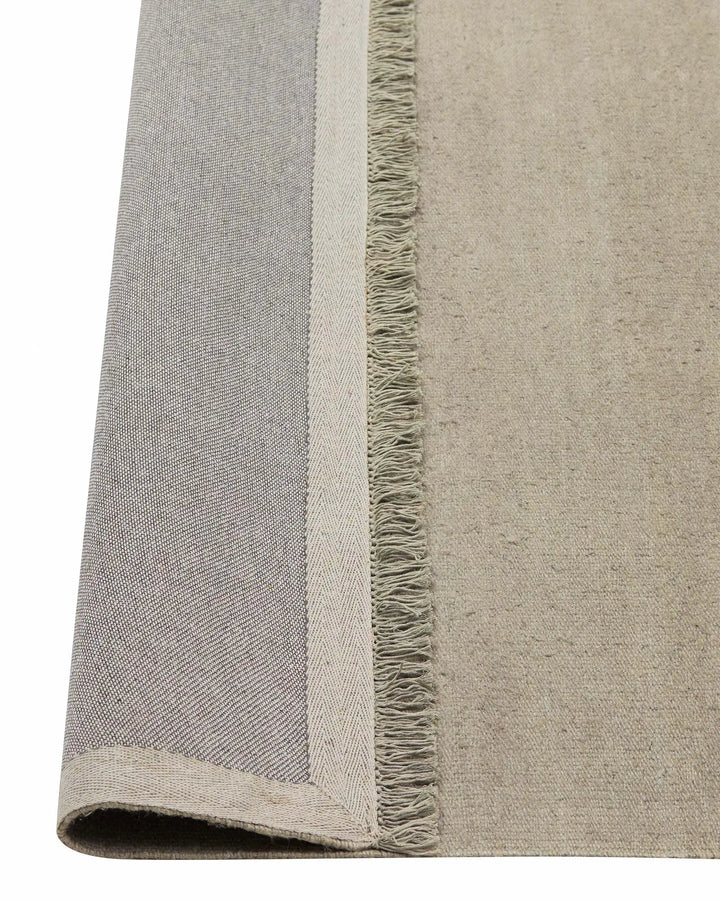 Emilio Oyster - Premium Linen Rug for Modern Homes Elevate your space with Emilio Oyster, a sophisticated flat-weave rug crafted from 100% linen, offering timeless charm and warmth.