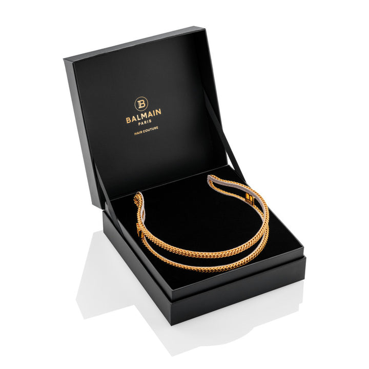 Balmain Limited Edition Golden Chain Headband Fw22 Limited edition 18K gold plated headband with nubuck lining to give extra grip onto the hair. Inspired by the Parisian Pont des Arts love locks. Embellished with a signature logo on both sides of the head