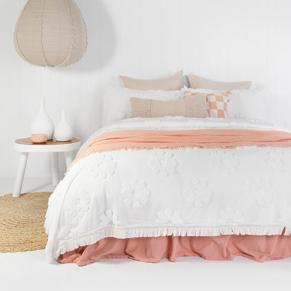 BEON.COM.AU Expected to be available to ship in early October. Add a whimsical touch to your bedroom this season with our Everlasting Coverlet Set. The playful cotton tufted daisys float across the surface of this summer-weight bedspread and the beautiful fringed edges add to the nostalgic appeal of this des... at BEON.COM.AU