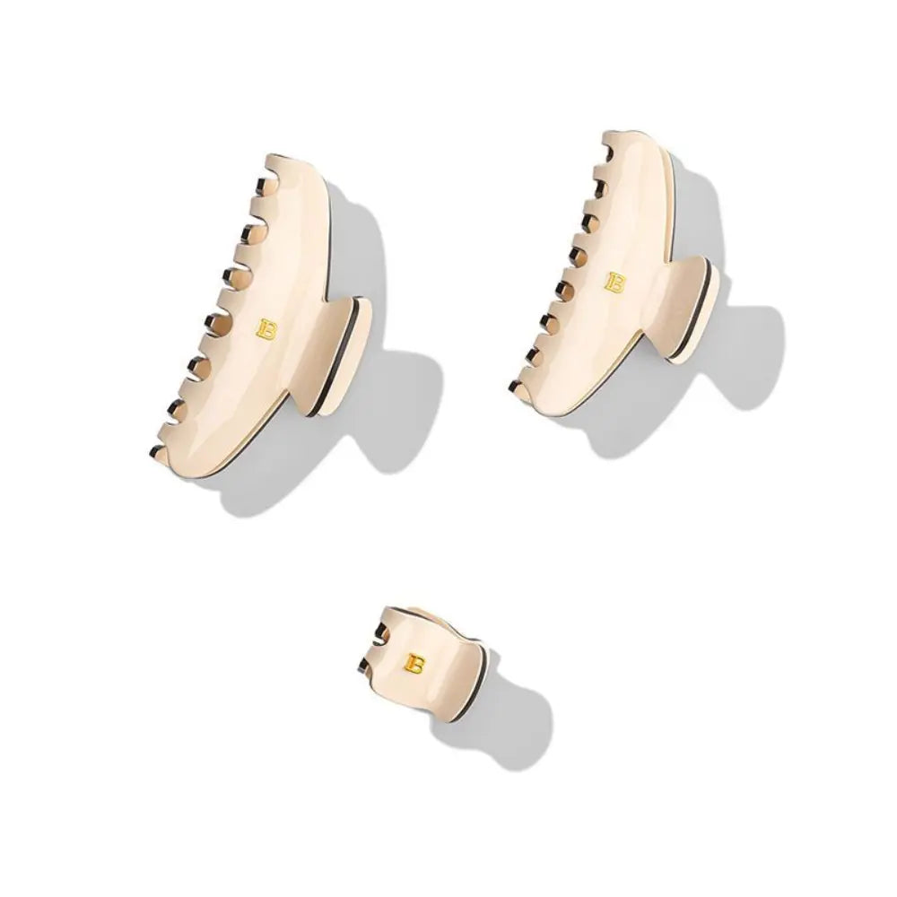 Buy Balmain Hair Pinch Clip Extra Small / Ivory & Black / Limited Edition SS23 Hair Clips Elevate your hair style with the timeless beauty of the Balmain Hair Pinch Clip Extra Small from the Limited Edition SS23 collection. The sophisticated Black & Ivory