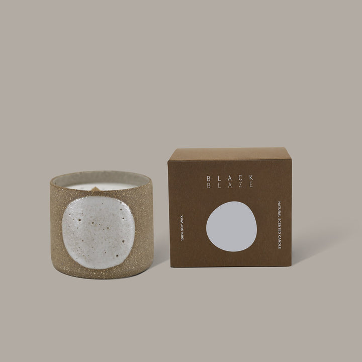 Koyo Scented Candle Candles Available at BEON | KOYOEnjoy the symphony of colours.NotesBergamot, Ginger, Lime, Verbena, Ginger Grass The place Mount Wilson. It's the rustling sounds when you step on the autumn leaves. It's the time when you are ready to b