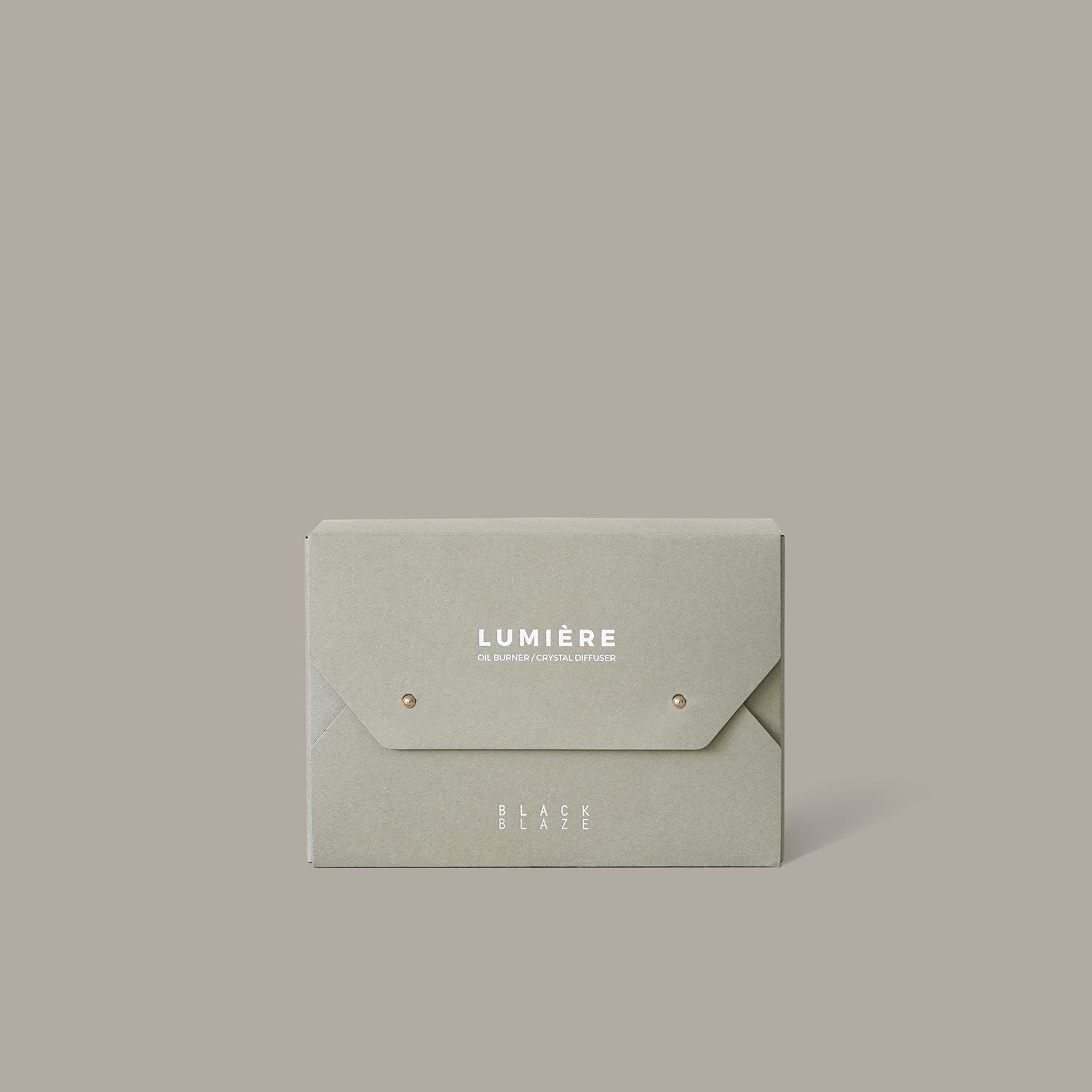 Lights the way for an exploration of scents.Lumiére is minimal in design, letting the smooth lines of a torch stand tall. Acting as a beacon for scent. A platform for exploration. USE AS