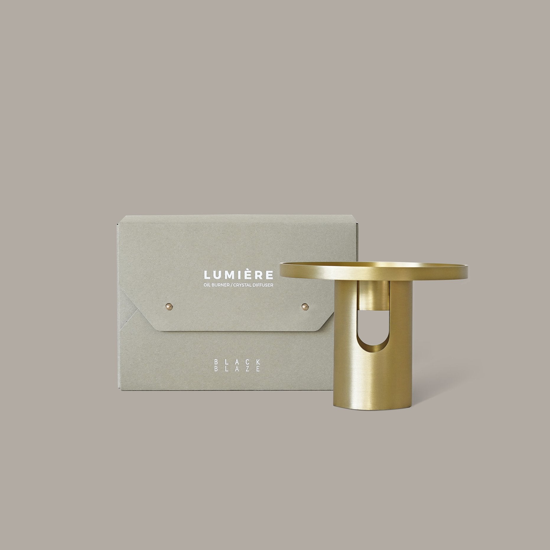 Lights the way for an exploration of scents.Lumiére is minimal in design, letting the smooth lines of a torch stand tall. Acting as a beacon for scent. A platform for exploration. USE AS