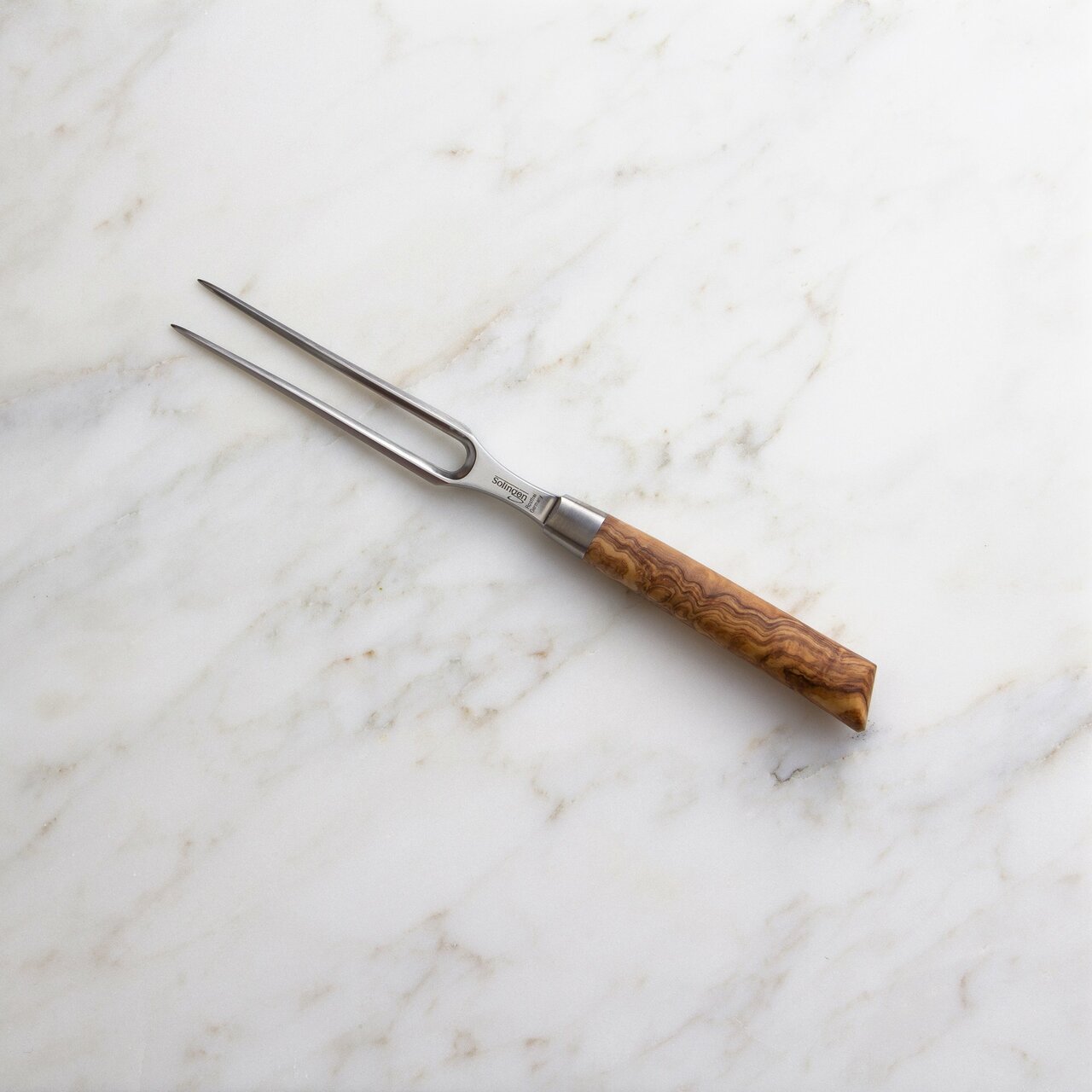 BEON.COM.AU E6805 6         Oliva Elite 6 Inch Straight Carving Fork The Messermeister Oliva Elite 6 Inch Straight Carving Fork has a beautiful Mediterranean olive wood handle and fully forged fork tines. It is the idean accompaniment to any Messermeister carving knife. The straight tines hold meat in place ... Messermeister at BEON.COM.AU