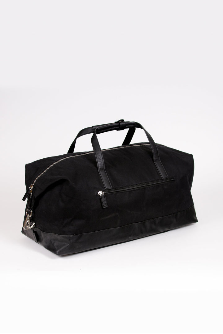 Buy online & save Goteborg Travel Bag | Black |Jost |BEON.COM.AU The Jost Goteborg Travel Bag is a vegan leather and canvas bag.  Made of premium cotton, linen and raffia Large spacious compartment with internal organisation Outer compartment with zipper Shoulder strap adjustable and removable 25cm x 52cm x 24cm 25L Volume  Bags Jost at BEON.COM.AU