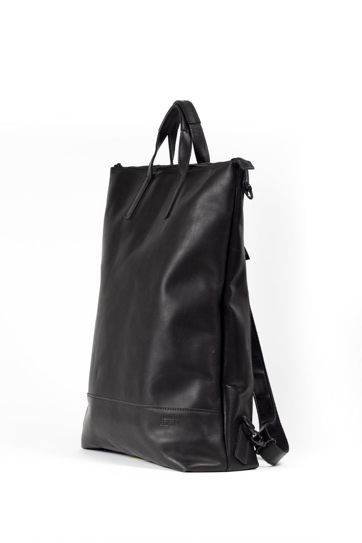 Buy online & save Futura X-Change Bag L | Black |Jost |BEON.COM.AU The Jost Futura X-Change Large is a leather bag made in Europe from premium European leathers and fabrics. 3 in 1 bag that can be worn as a backpack, shoulder bag and handbag Made in smooth cowhide with pull-up effect Laptop compartment fits up to 27cm x 20cm x 2cm Closes with zipper Padded lapto... Jost at BEON.COM.AU