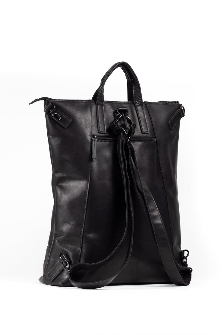 Buy online & save Futura X-Change Bag L | Black |Jost |BEON.COM.AU The Jost Futura X-Change Large is a leather bag made in Europe from premium European leathers and fabrics. 3 in 1 bag that can be worn as a backpack, shoulder bag and handbag Made in smooth cowhide with pull-up effect Laptop compartment fits up to 27cm x 20cm x 2cm Closes with zipper Padded lapto... Jost at BEON.COM.AU