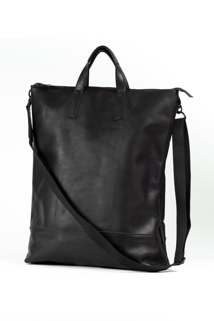 Buy online & save Futura X-Change Bag L | Black |Jost |BEON.COM.AU The Jost Futura X-Change Large is a leather bag made in Europe from premium European leathers and fabrics. 3 in 1 bag that can be worn as a backpack, shoulder bag and handbag Made in smooth cowhide with pull-up effect Laptop compartment fits up to 27cm x 20cm x 2cm Closes with zipper Padded lapto... Jost at BEON.COM.AU