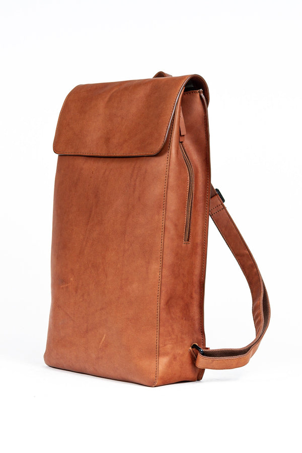 Buy online & save Futura Long Line Backpack | Cognac |Jost |BEON.COM.AU The Jost Futura Long Line Backpack is a leather bag made in Europe from premium leathers and fabrics. 1 main compartment, inner compartment with zipper 13" Laptop, 1 portrait wide folder, outer compartment with zipper Backstrap adjustable and removable 47cm x 28cm x 8cm 8.42L volume Bags Jost at BEON.COM.AU