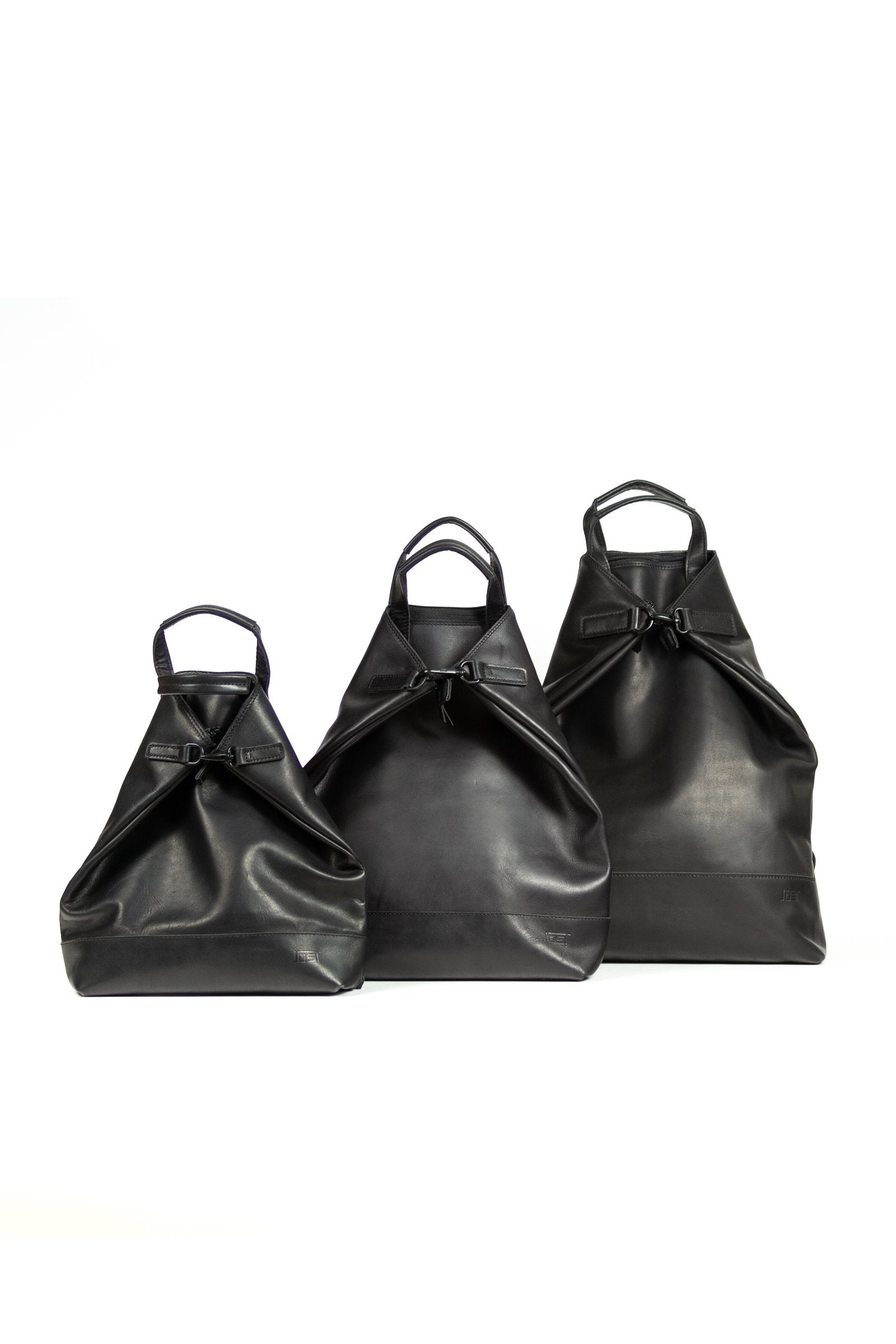 BEON.COM.AU The Jost Futura X-Change Large is a leather bag made in Europe from premium European leathers and fabrics. 3 in 1 bag that can be worn as a backpack, shoulder bag and handbag Made in smooth cowhide with pull-up effect Laptop compartment fits up to 26cm x 20cm x 2cm Closes with zipper Padded lapto... Jost at BEON.COM.AU