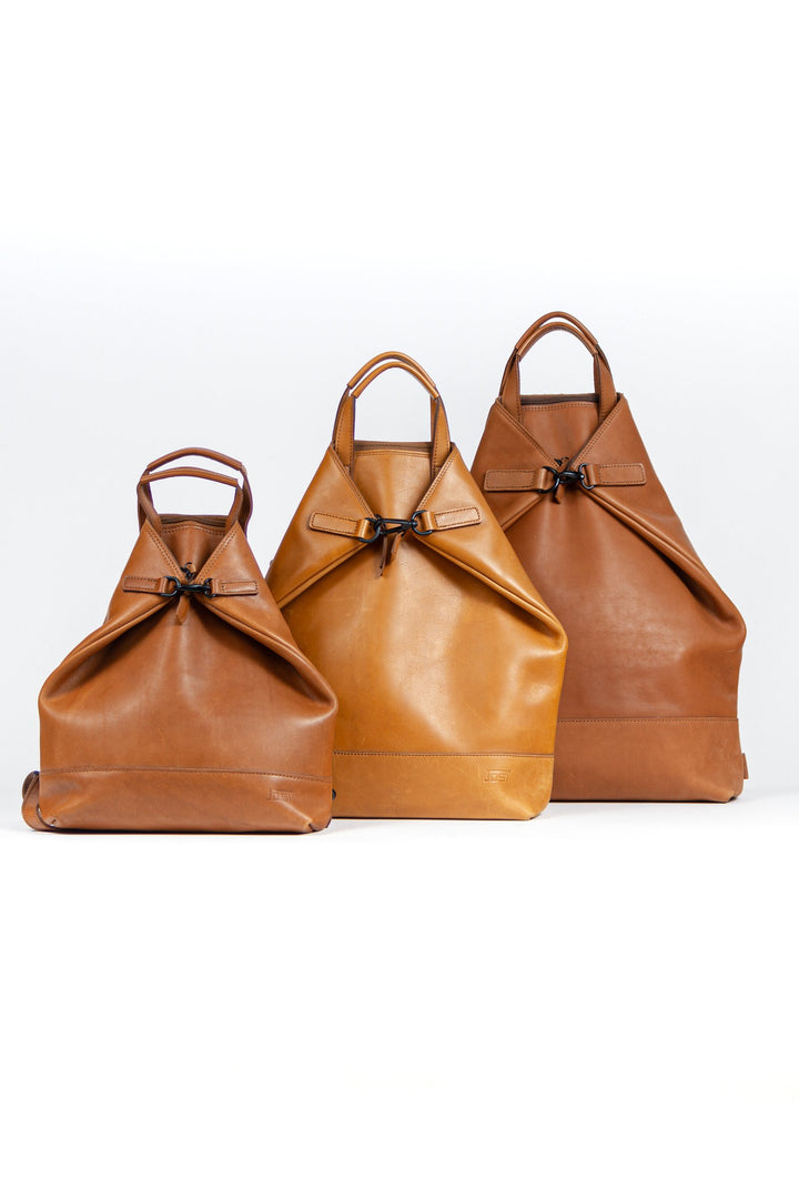 Buy online & save Futura X-Change Bag XS | Cognac |Jost |BEON.COM.AU The Jost Futura X-Change Small is a leather bag made in Europe from premium European leathers and fabrics. 3 in 1 bag that can be worn as a backpack, shoulder bag and handbag Made in smooth cowhide with pull-up effect Fits up to 13" laptop Closes with zipper Padded laptop compartment Small e... Jost at BEON.COM.AU