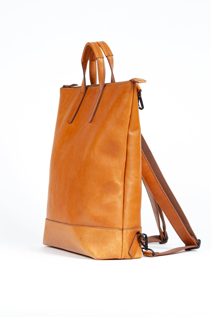 Buy online & save Futura X-Change Bag S | Cognac |Jost |BEON.COM.AU The Jost Futura X-Change Large is a leather bag made in Europe from premium European leathers and fabrics. 3 in 1 bag that can be worn as a backpack, shoulder bag and handbag Made in smooth cowhide with pull-up effect Laptop compartment fits up to 26cm x 20cm x 2cm Closes with zipper Padded lapto... Jost at BEON.COM.AU