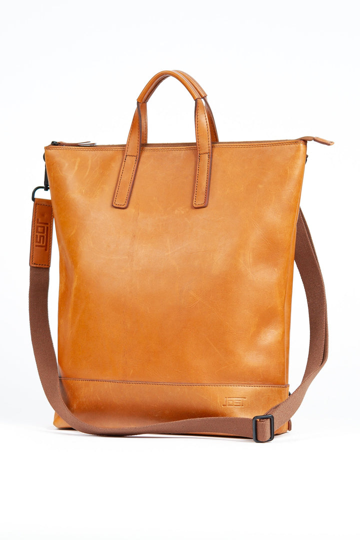 Buy online & save Futura X-Change Bag S | Cognac |Jost |BEON.COM.AU The Jost Futura X-Change Large is a leather bag made in Europe from premium European leathers and fabrics. 3 in 1 bag that can be worn as a backpack, shoulder bag and handbag Made in smooth cowhide with pull-up effect Laptop compartment fits up to 26cm x 20cm x 2cm Closes with zipper Padded lapto... Jost at BEON.COM.AU