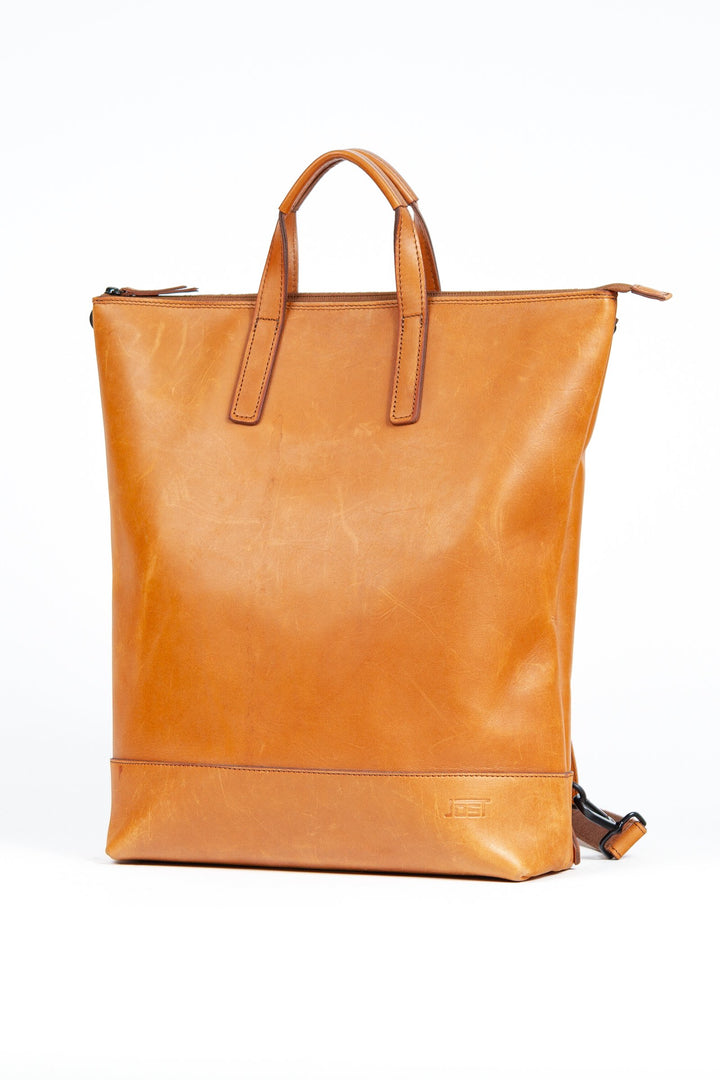 Buy online & save Futura X-Change Bag S | Cognac |Jost |BEON.COM.AU The Jost Futura X-Change Large is a leather bag made in Europe from premium European leathers and fabrics. 3 in 1 bag that can be worn as a backpack, shoulder bag and handbag Made in smooth cowhide with pull-up effect Laptop compartment fits up to 26cm x 20cm x 2cm Closes with zipper Padded lapto... Jost at BEON.COM.AU