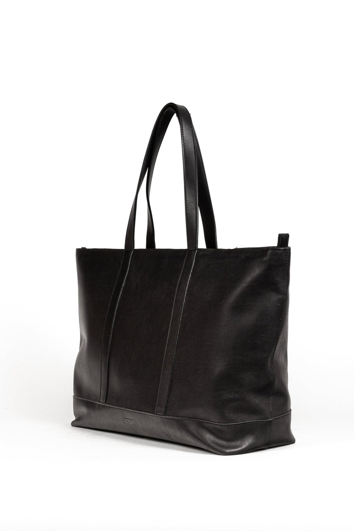 Buy online & save Futura Carryall | Black |Jost |BEON.COM.AU The Jost Futura Carryall is a leather bag made in Europe from premium European leathers and fabrics. 1 main compartment Inner compartments / organiser, inner compartment with zipper, fits A4 landscape Shoulder strap adjust-and removable 35cm x 55cm x 17cm 14L volume Bags Jost at BEON.COM.AU