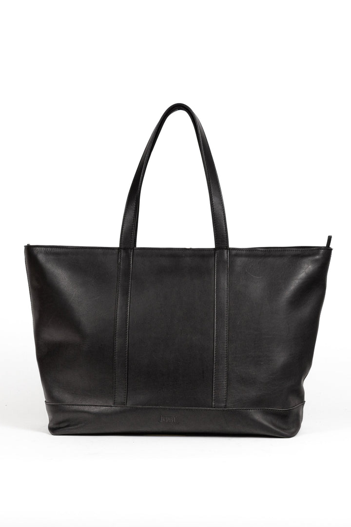 Buy online & save Futura Carryall | Black |Jost |BEON.COM.AU The Jost Futura Carryall is a leather bag made in Europe from premium European leathers and fabrics. 1 main compartment Inner compartments / organiser, inner compartment with zipper, fits A4 landscape Shoulder strap adjust-and removable 35cm x 55cm x 17cm 14L volume Bags Jost at BEON.COM.AU