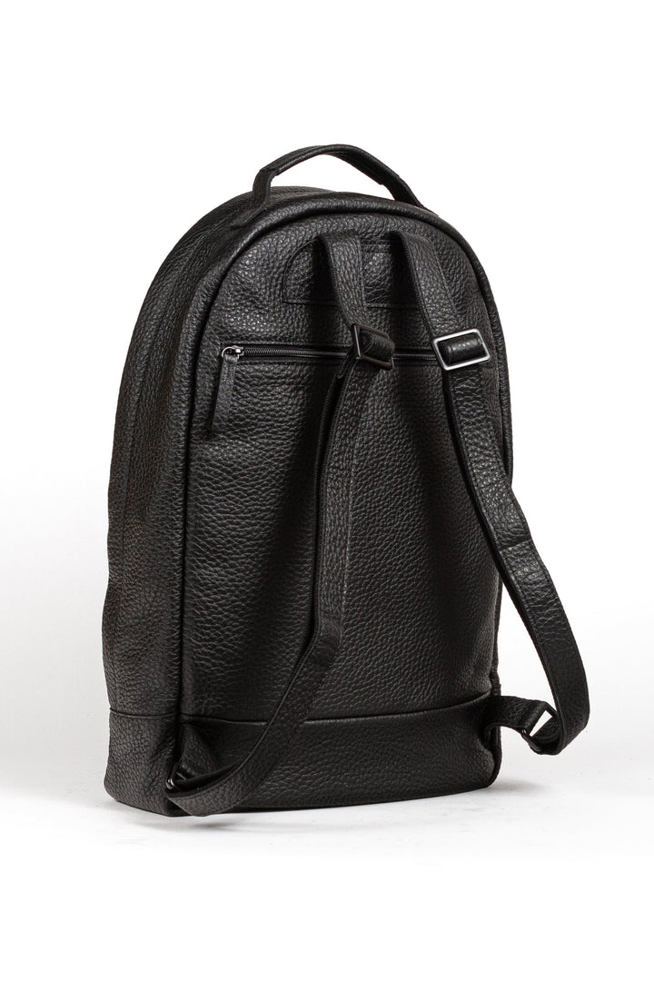 Buy online & save Kopenhagen Daypack | L |Jost |BEON.COM.AU The Jost Kopenhagen Large Backpack is a leather bag made in Europe from premium European leathers and fabrics. Coarsely milled cowhide Backpack padded compartment 28cm x 20cm x 2cm 1 main compartment, fits A4 documents, closes with zipper Mobile phone compartment, 2 pen loops and a key holder 2 c... Jost at BEON.COM.AU