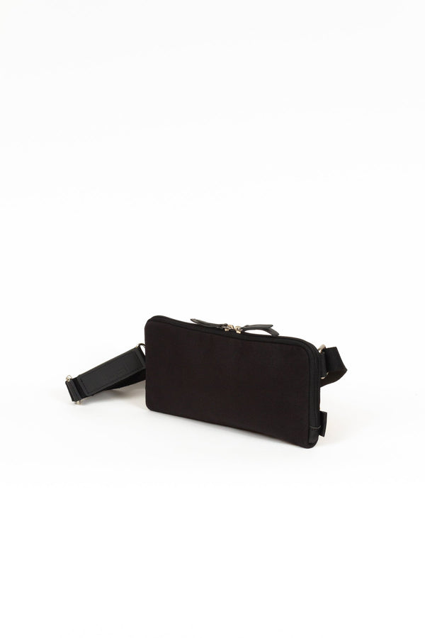 Buy online & save Lund One Pocket Sling | Black |Jost |BEON.COM.AU The Jost Lund range are sturdy canvas bags with full grain leather trims, all made in Europe from premium European leathers and fabrics. Bags Jost at BEON.COM.AU