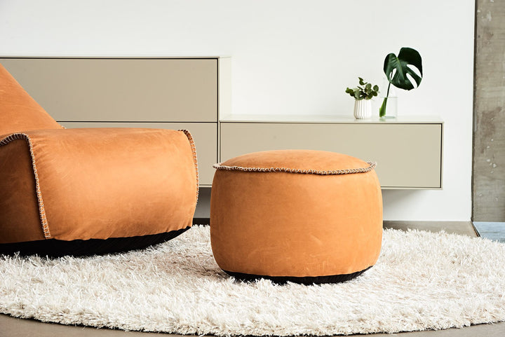 Buy online & save Retro it Dunes Drum |Sackit Australia |BEON.COM.AU Exclusive drum in Dunes leather with handmade details The cognac-colored leather of the RETROit Dunes Drum adds warmth and edgy details to your home. The drum is made from the finest materials and is designed with a stylish Nordic look. Use the ottoman alone as an extra seat or combine it with th... Sackit Australia at BEON.COM.AU