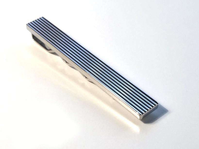 BEON.COM.AU This Tie Bar has stripe countersunk detailing lines and a polished finish. Add style to your look easily by wearing this tie bar on a darker coloured tie for contrast. Measures 5 cm long by 7 mm wide. Tie Bars Cudworth at BEON.COM.AU